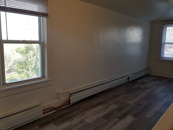 3rd image of 1104 6th St APT 6