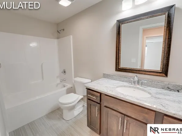 2747 Kings Corner Dr, Lincoln, NE 68516