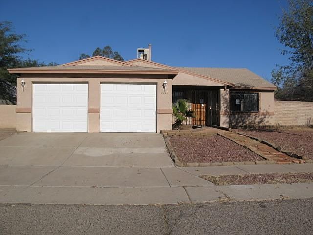 1st image of 5938 S Pin Oak Dr