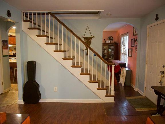2nd image of 208 Hillcrest Ave