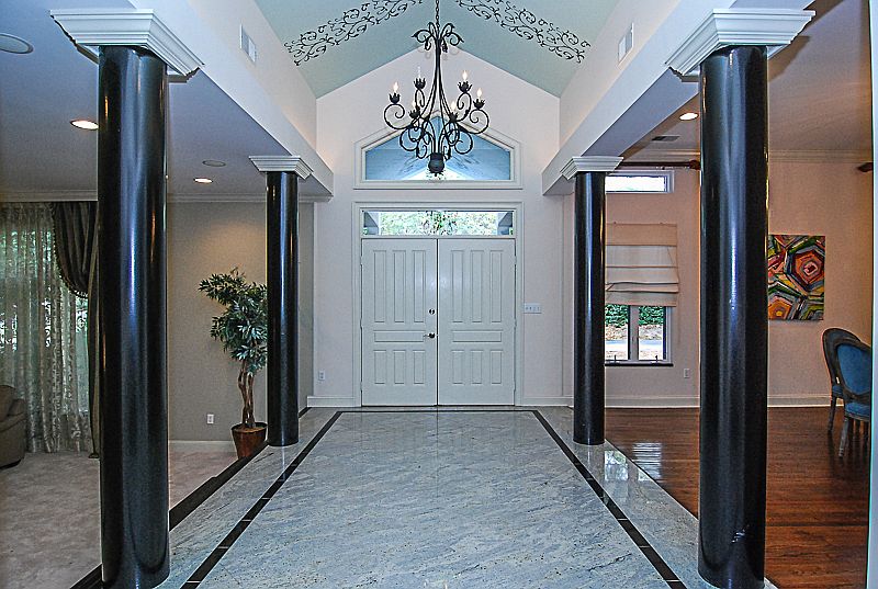 Marble foyer w/raised entry
