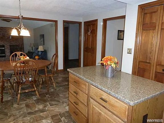 3rd image of 36 Greenmeadow Dr