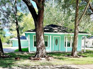 1104 E Walker St, League City, TX 77573