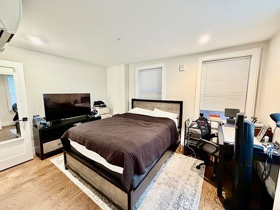 4th image of 366 Hanover St APT 5