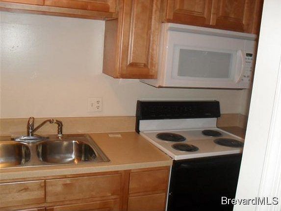 3rd image of 931 Palm Springs Blvd APT A