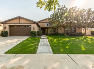 12113 Parkerhill Dr, Bakersfield, CA 93311