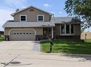 2004 Woodfield Dr, Red Oak, IA 51566