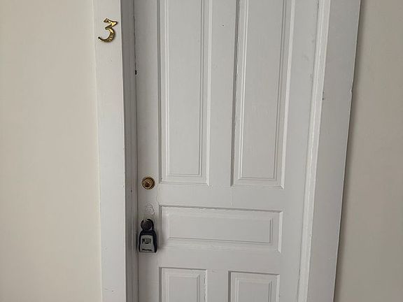 2nd image of 667 Chestnut St Unit 3