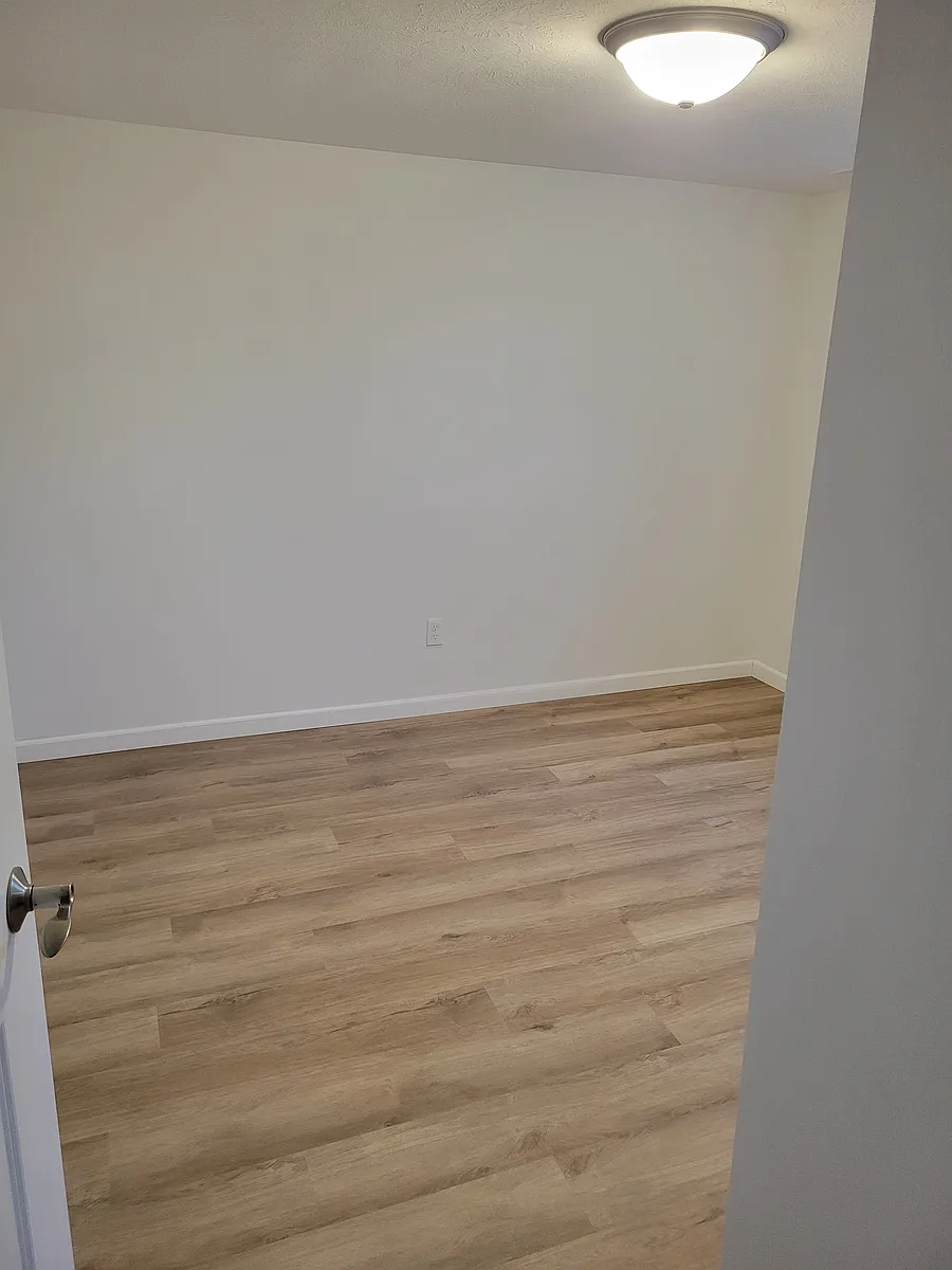 Building Photo - 203 W Maple Ave