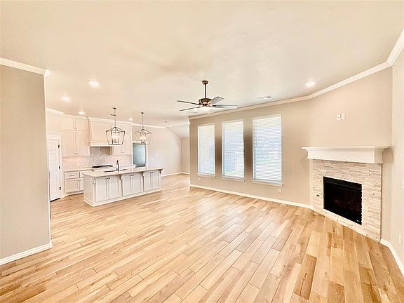 3rd image of 1624 NE 35th St