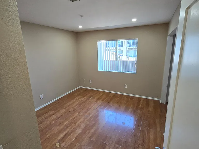 6924 Vesper Ave — Photo 5