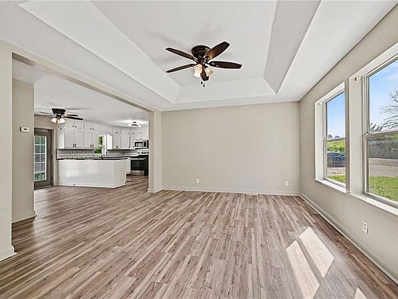 4th image of 39232 Fitch Rd