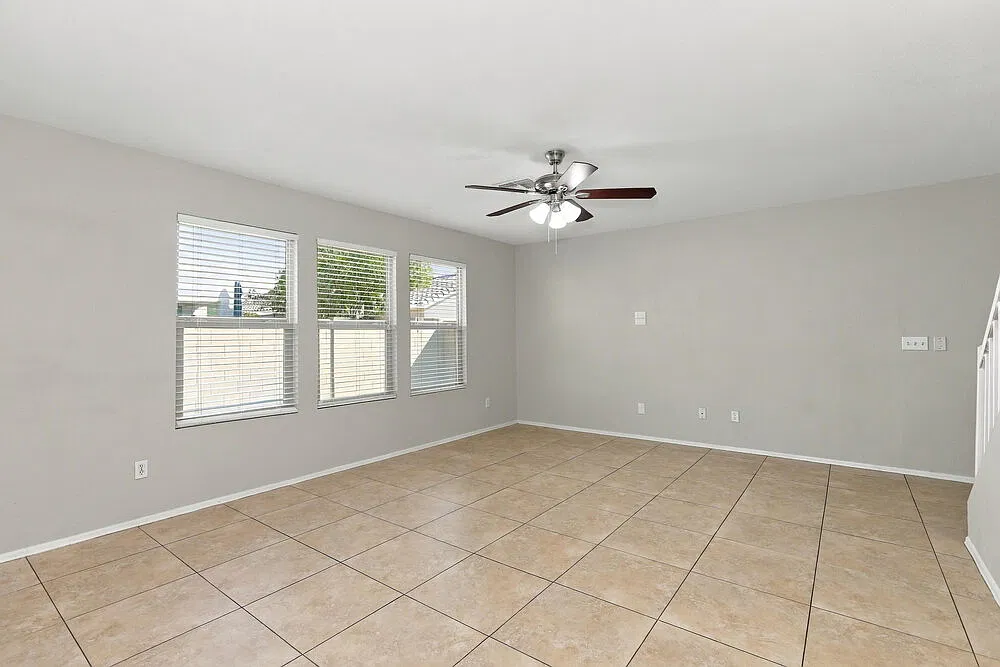 3 bed, 2.5 bath, 1574 sqft, $2,355 — Photo 4