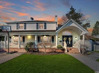 10 Hastings Dr, Merrick, NY 11566