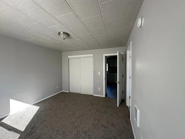 165 NE Oak St — Photo 10