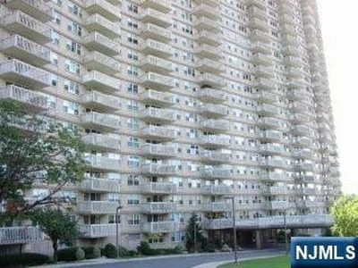555 North Ave APT 2A, Fort Lee, NJ, 07024