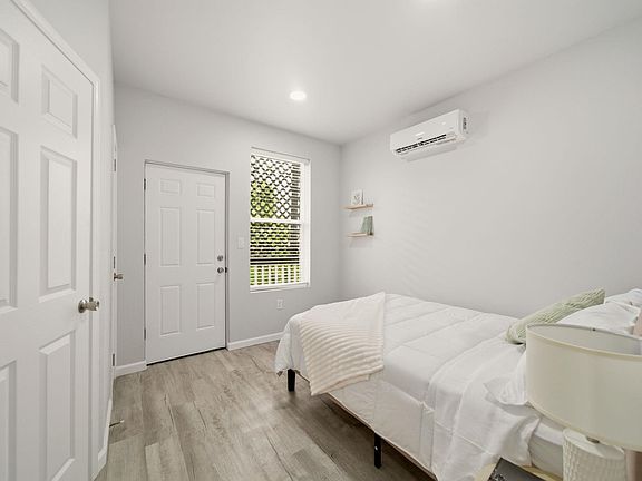 4th image of 715 28th St