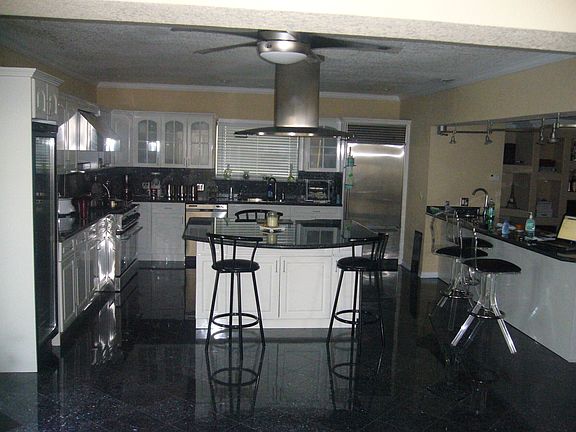 2nd image of 755 N Crescent Dr