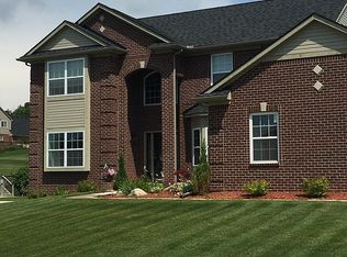 8815 Eastway Dr, White Lake, MI 48386