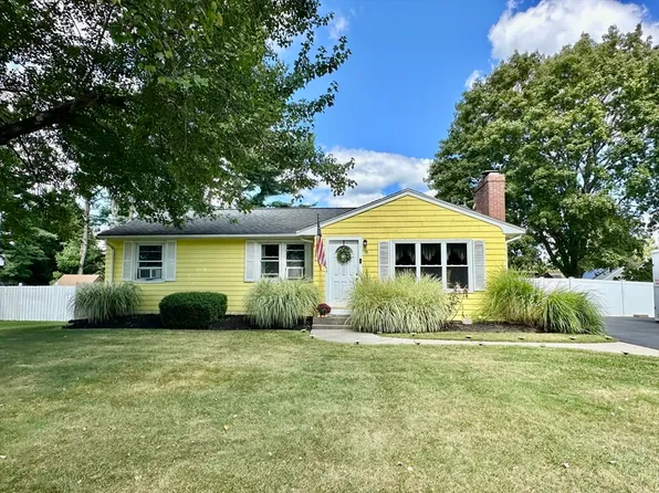 76 Linden Rd, Seekonk, MA 02771