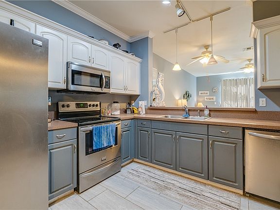3rd image of 3638 Pine Oak Cir APT 104