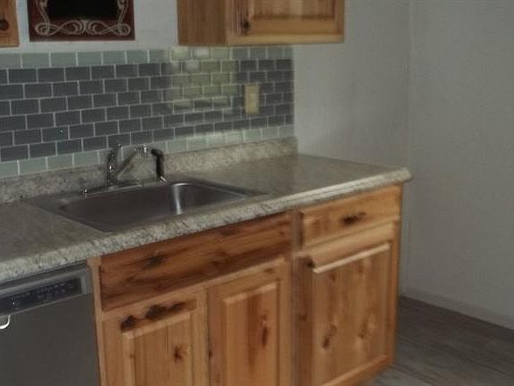 5th image of 851 Louis St