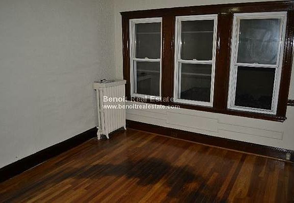 4th image of 475 Medford St