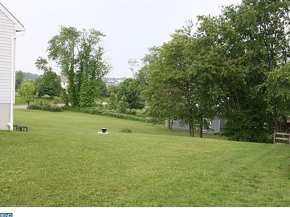 2nd image of 148 Hillside Cir