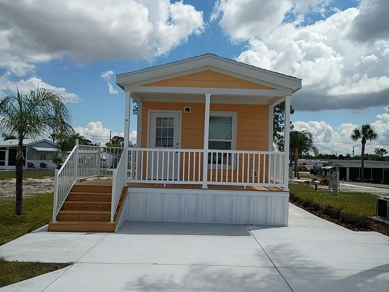 Sunshine MH & RV Resort — Photo 38
