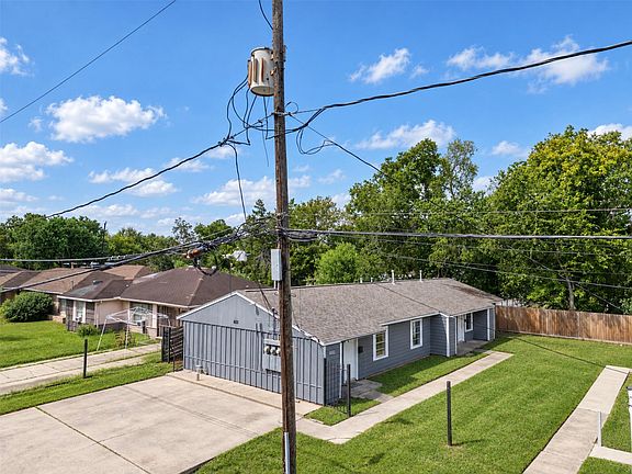 2nd image of 6822 Weston St