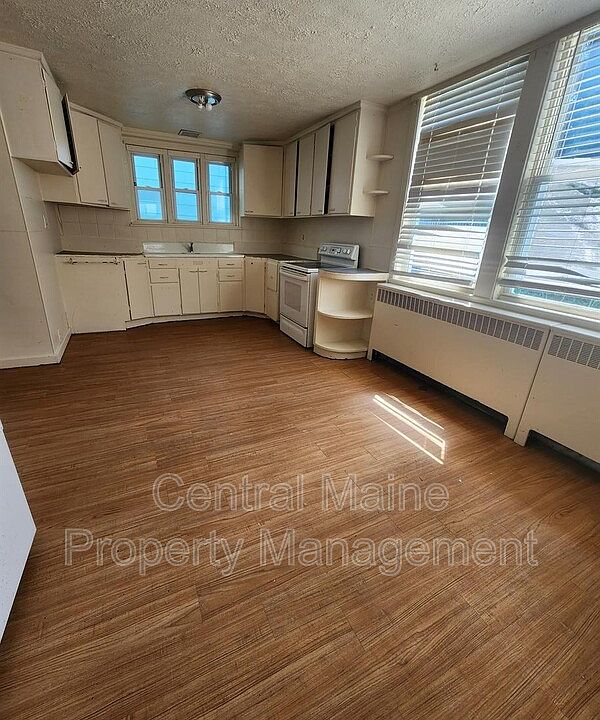 1st image of 193 Holland St #1