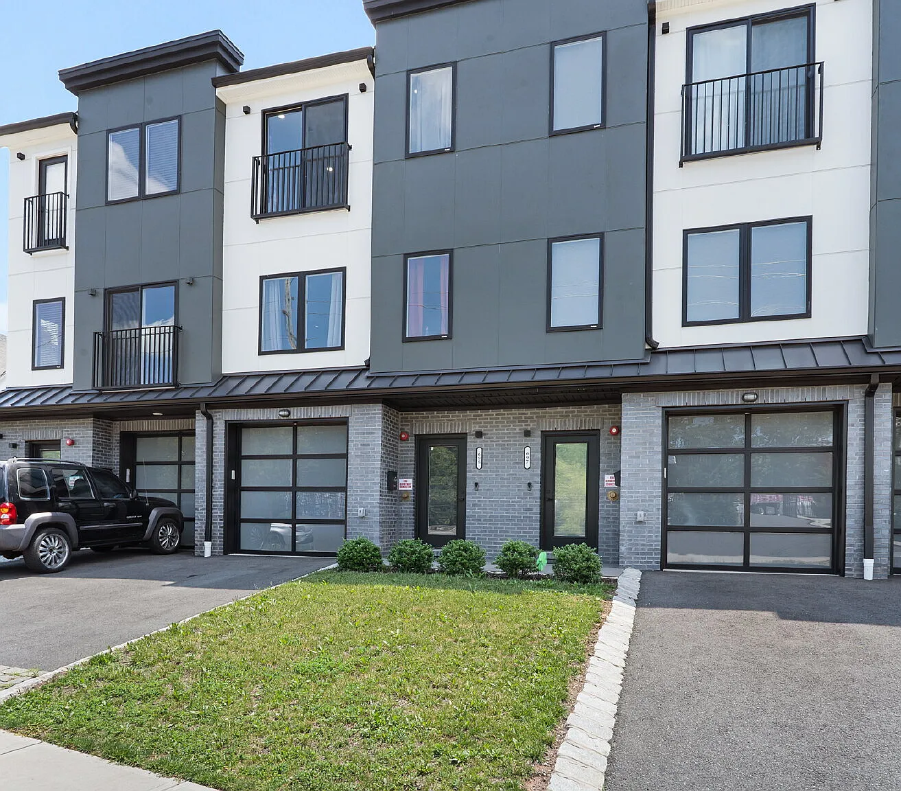 2 bed, 4.0 bath, $2,995 — Photo 1