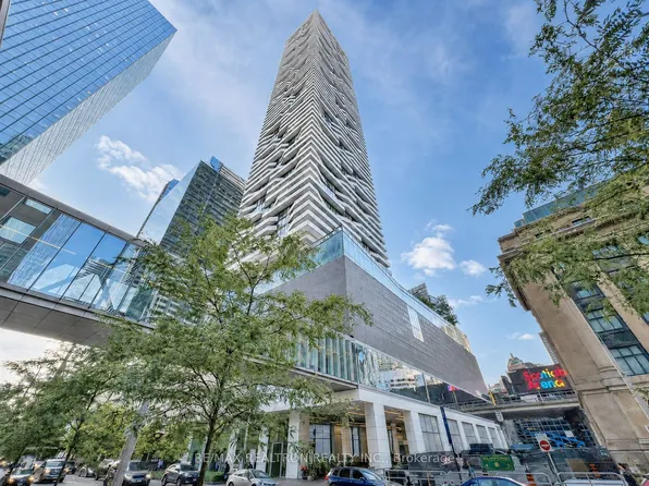 100 Harbour St #5806, Toronto, ON M5J 0B5