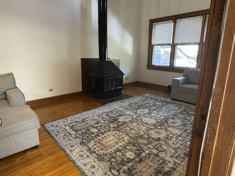 2717 N Kenmore Ave #2