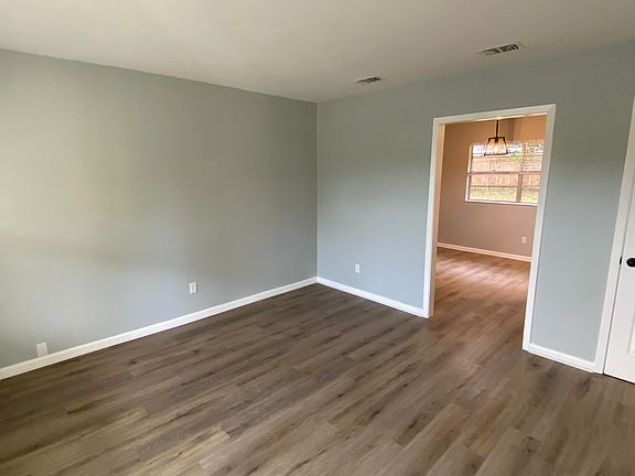 5th image of 715 Marcia Cir