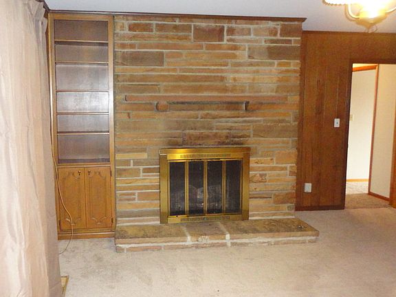 Family Room Gas log Fireplac