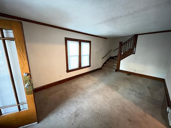 4th image of 1335 W Dakota St