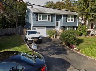 13 E 17th St, Huntington Station, NY 11746