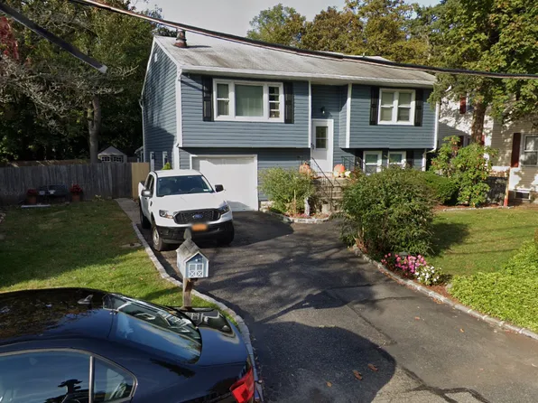 13 E 17th St, Huntington Station, NY 11746