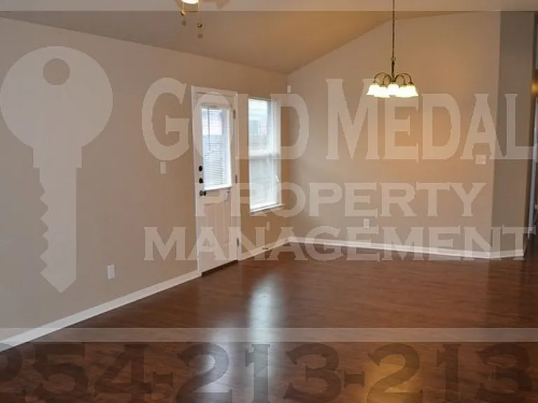 1110 Grace Point Dr — Photo 2