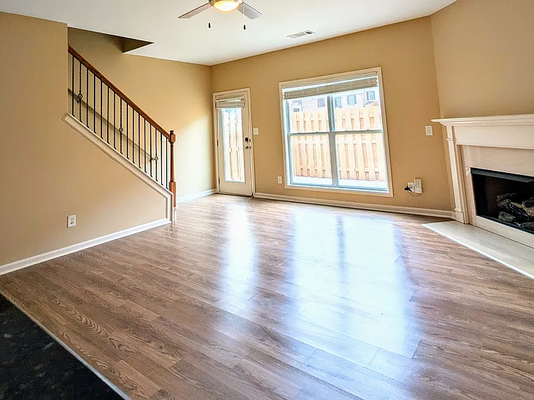 300 Knelston Oak Dr — Photo 6