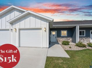 6215 S Hunt Pl, Sioux Falls, SD 57106