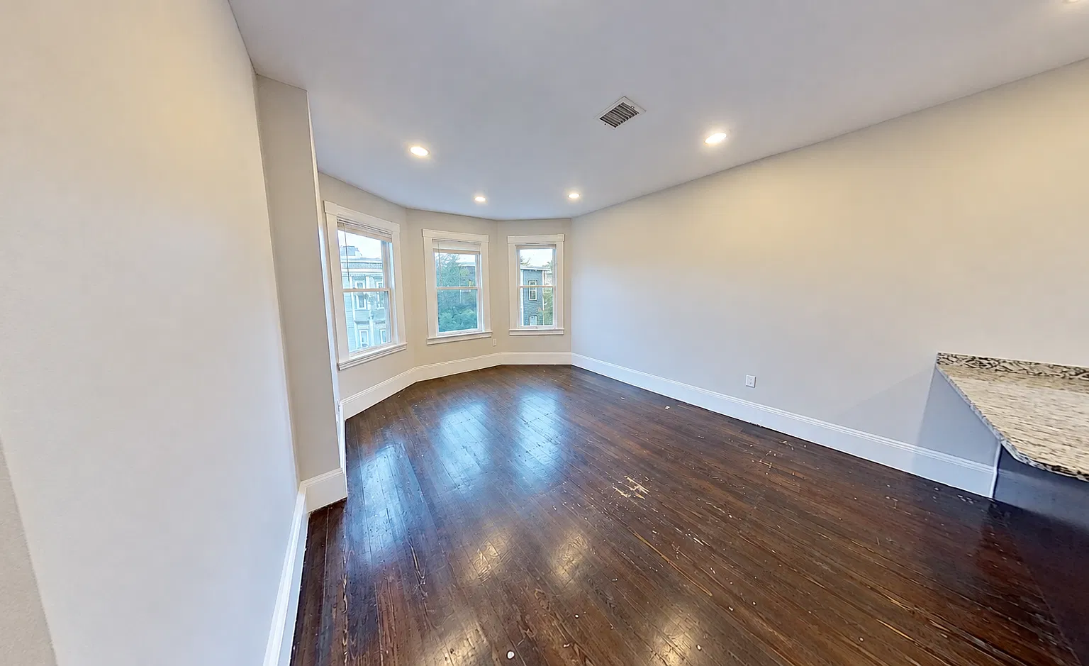 5 bed, 1014 sqft, $8,195 — Photo 4