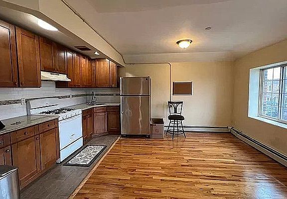 3rd image of 869 E 95th St Floor 2