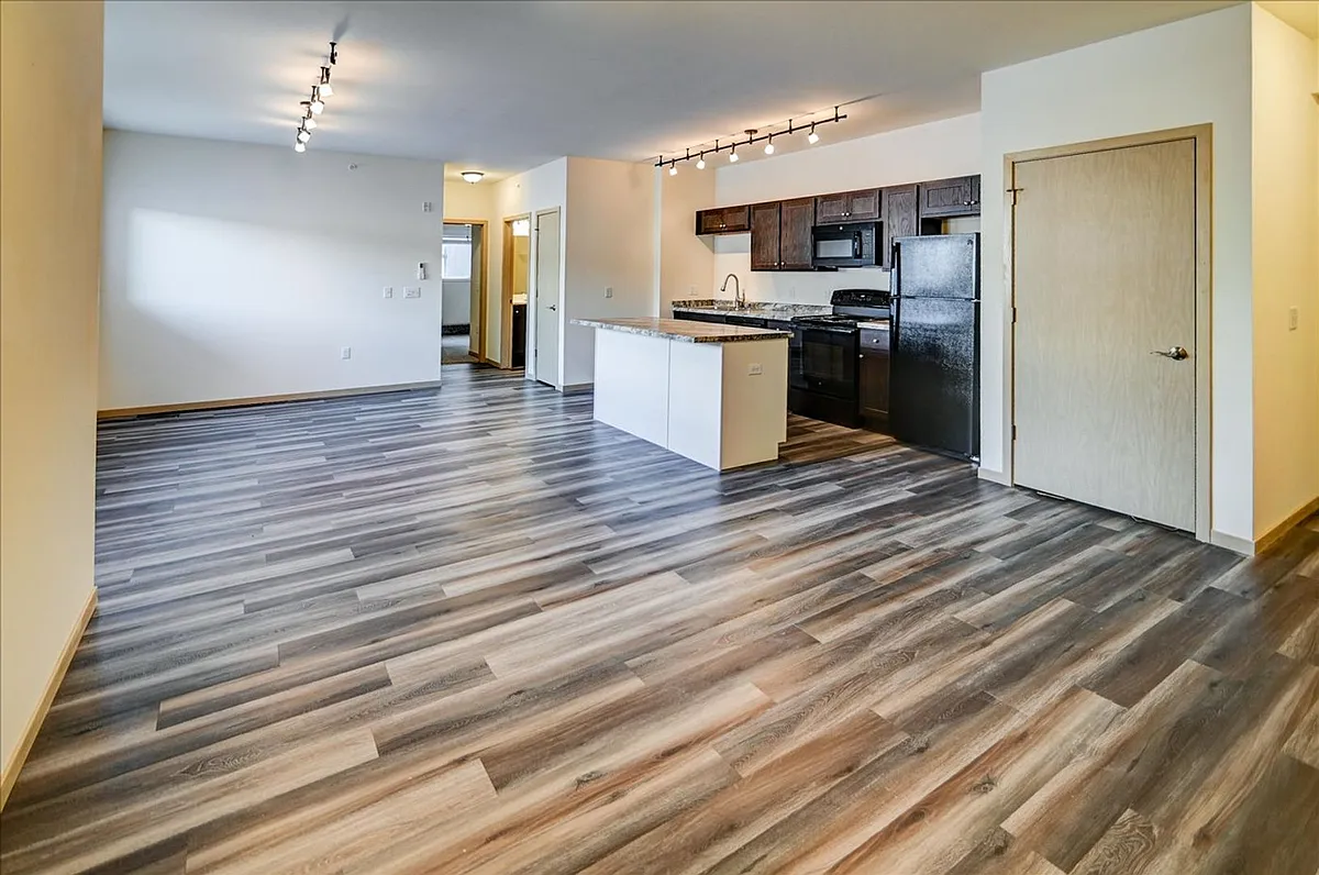 Building Photo - 2128 Luann Ln #6