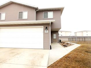 1923 28th St SW, Minot, ND 58701