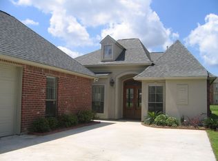 9360 Country Lake Dr, Baton Rouge, LA 70817