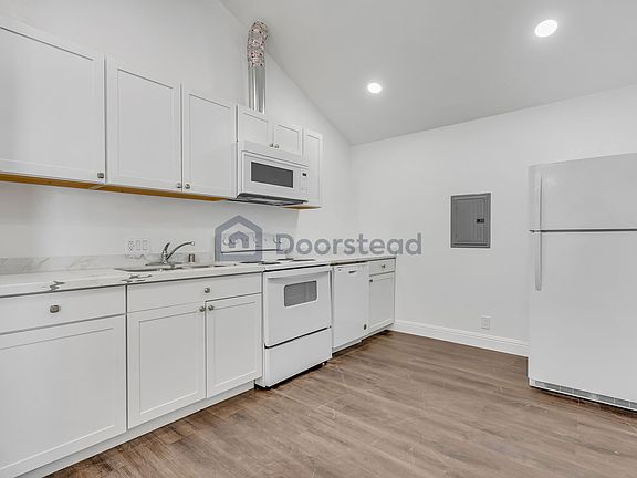 3rd image of 1104 W 9th St #A