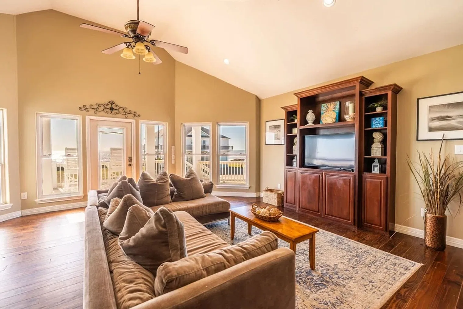4 bed, 2.0 bath, 2335 sqft, $3,888 — Photo 2