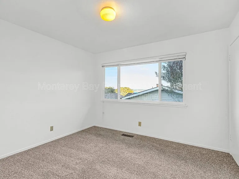 215 2nd St #B — Photo 16